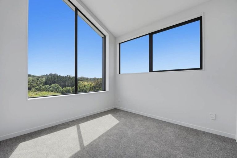 Photo of property in 5 Halcyon Bay Lane, Wainui, 0992