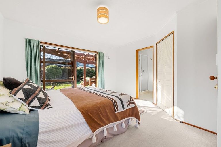 Photo of property in 8 Runanga Grove, Waikanae, 5036