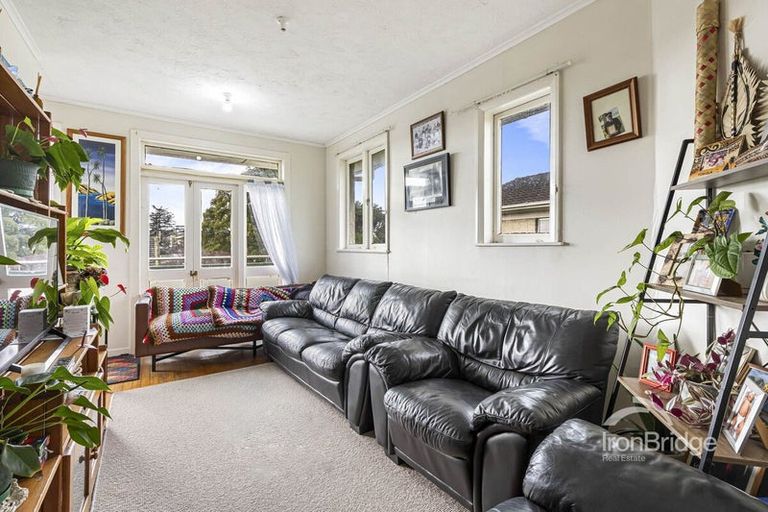 Photo of property in 1/45 Pupuke Road, Birkenhead, Auckland, 0627