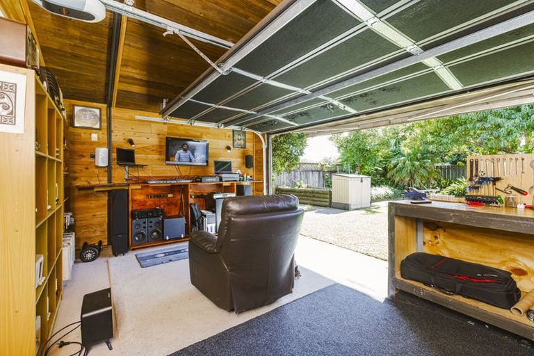 Photo of property in 14 Foxbridge Lane, Conifer Grove, Takanini, 2112