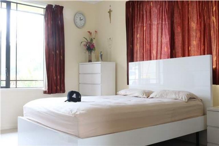 Photo of property in 11 Holsten Place, Massey, Auckland, 0614