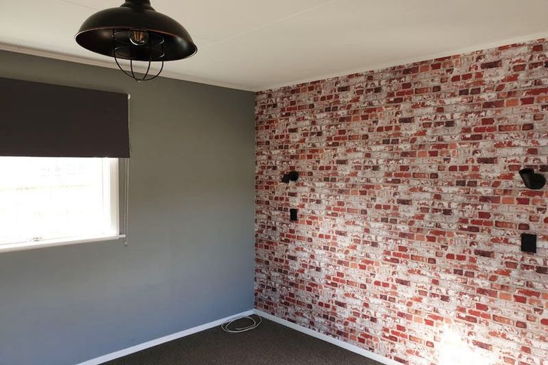 Photo of property in 1/167 Wainuiomata Road, Wainuiomata, Lower Hutt, 5014