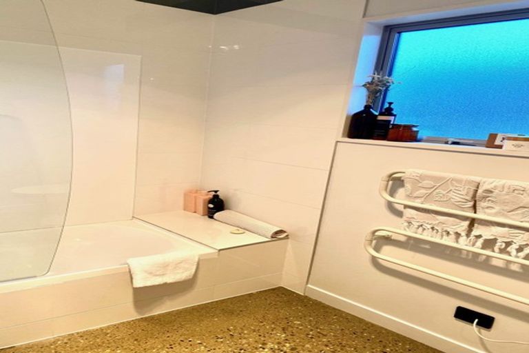 Photo of property in 8 Invincible Drive, Glenorchy, 9372