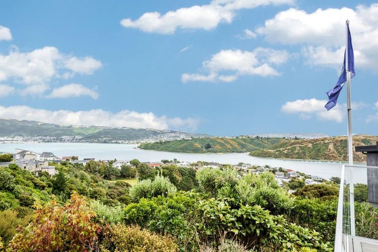 Photo of property in 5 Seascape View, Paremata, Porirua, 5024