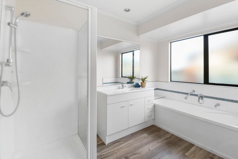 Photo of property in 16 Crannich Place, Wattle Downs, Auckland, 2103