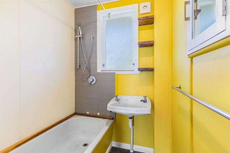 Photo of property in 67 Pikarere Street, Titahi Bay, Porirua, 5022