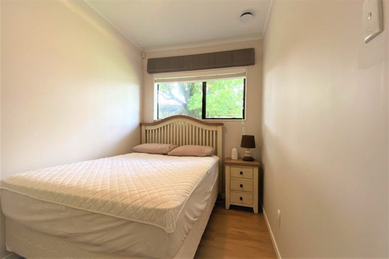 Photo of property in 16 Cherub Place, West Harbour, Auckland, 0618