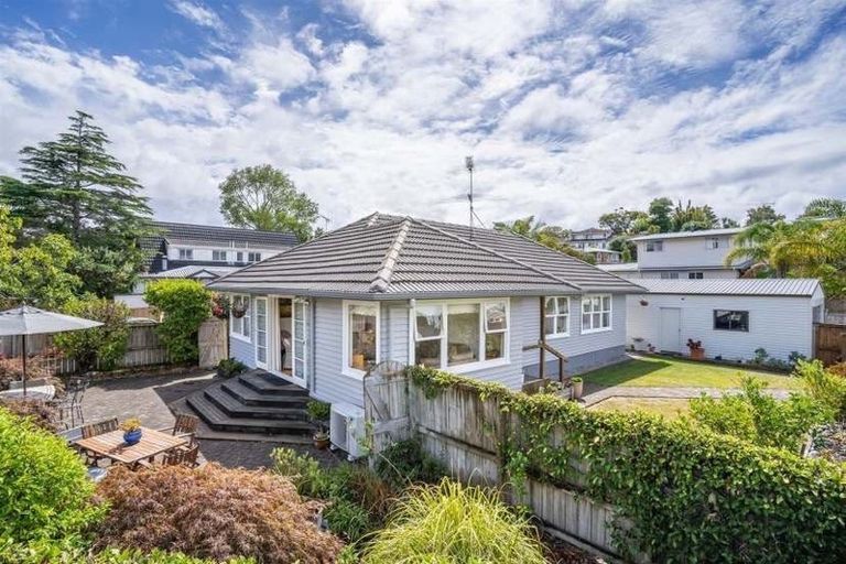 Photo of property in 33 Marsh Avenue, Forrest Hill, Auckland, 0620