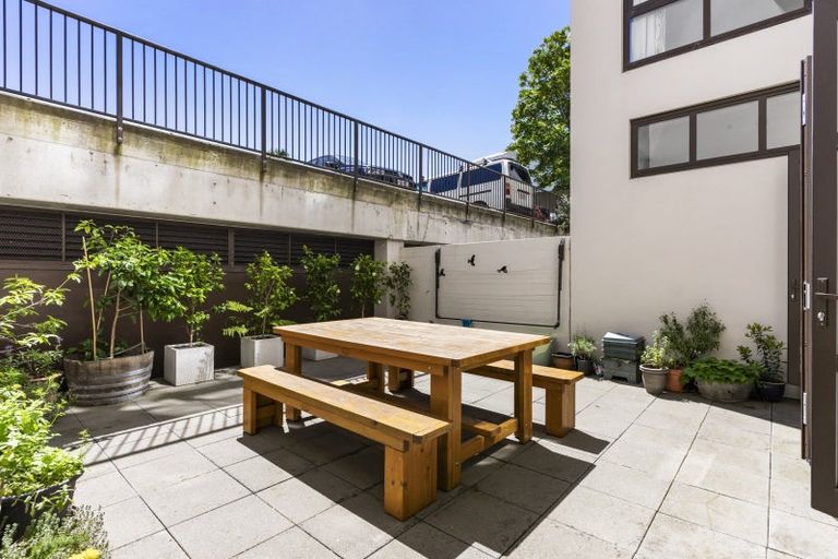 Photo of property in Augusta Apartments, 9/254 Willis Street, Te Aro, Wellington, 6011