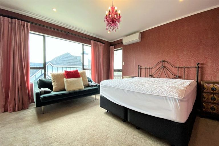 Photo of property in 16 Cherub Place, West Harbour, Auckland, 0618