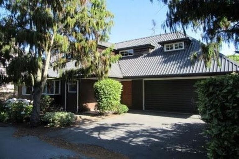 Photo of property in 70a Straven Road, Fendalton, Christchurch, 8014