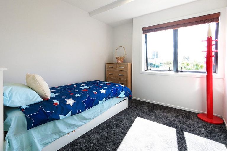 Photo of property in 1h/10 Crown Lynn Place, New Lynn, Auckland, 0600