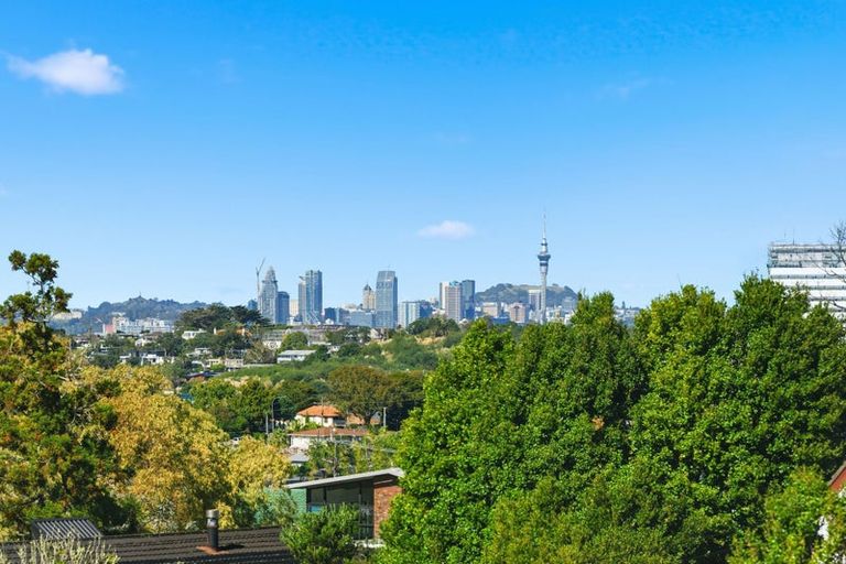 Photo of property in 8d Stanley Avenue, Milford, Auckland, 0620