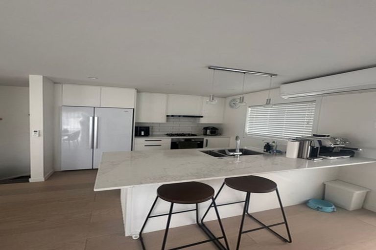 Photo of property in 166b Newlands Road, Newlands, Wellington, 6037