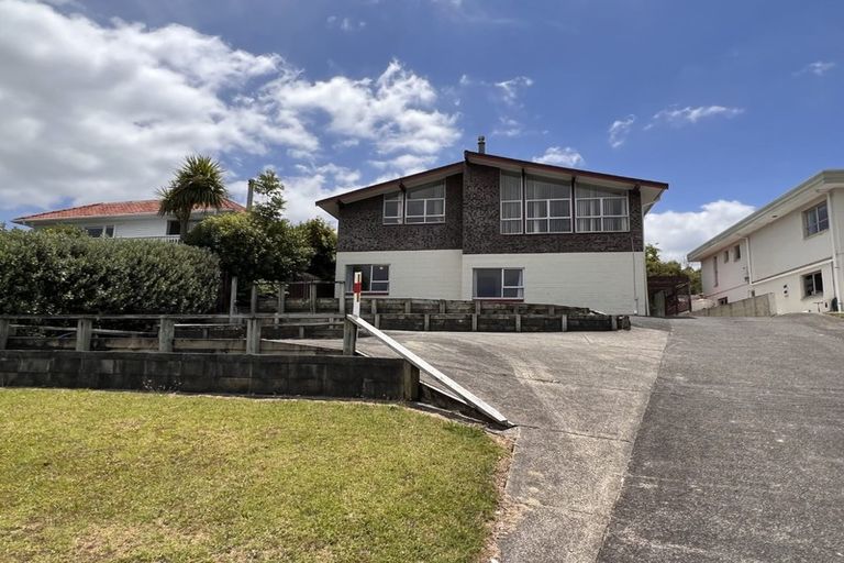 Photo of property in 86 Rosario Crescent, Red Beach, 0932