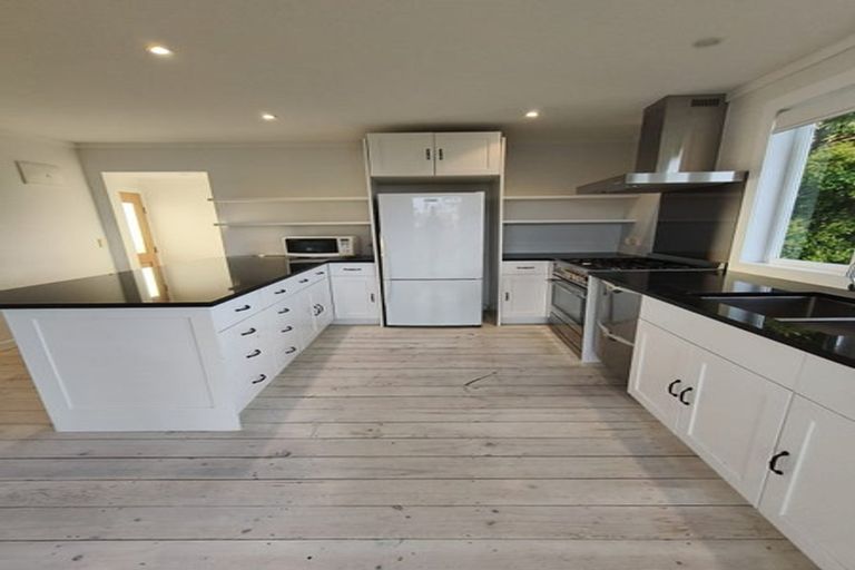 Photo of property in 12 Tindalls Bay Road, Tindalls Beach, Whangaparaoa, 0930