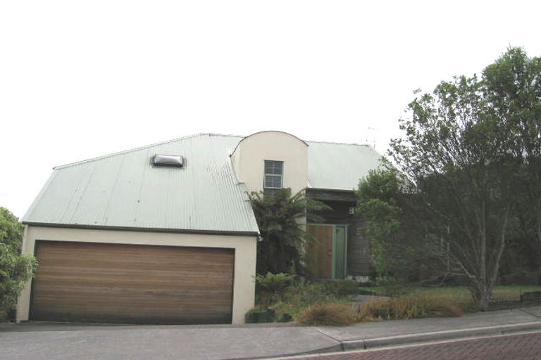 Photo of property in 1/8 Stoneleigh Court, Sunnynook, Auckland, 0632