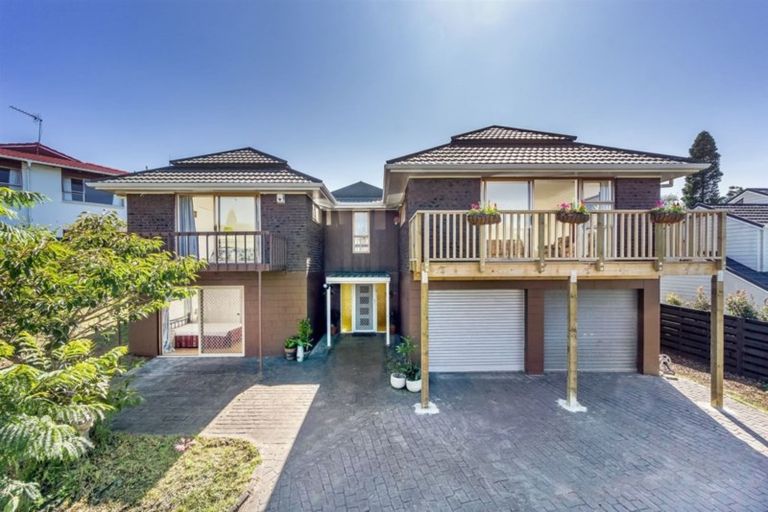 Photo of property in 14 Calman Place, Chatswood, Auckland, 0626