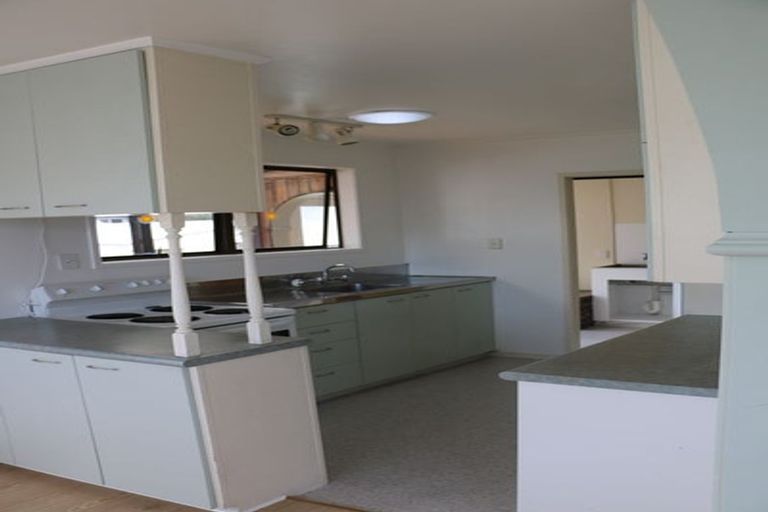 Photo of property in 13 Lyren Place, Half Moon Bay, Auckland, 2012