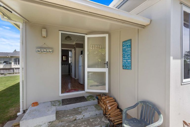 Photo of property in 66a Marine Parade, Otaki Beach, Otaki, 5512