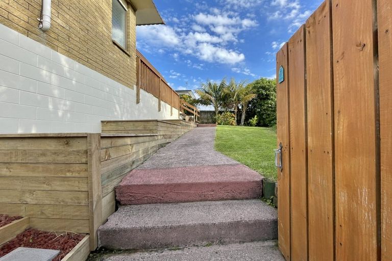 Photo of property in 1/4 Rakino Avenue, Manly, Whangaparaoa, 0930