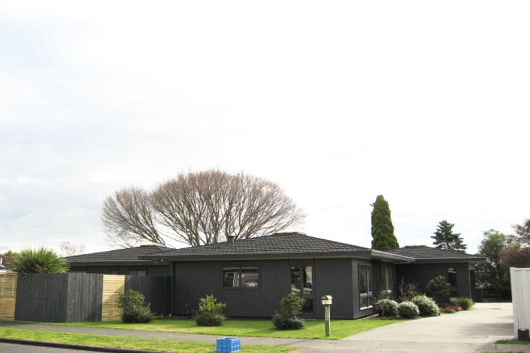 Photo of property in 2 Bale Place, Havelock North, 4130