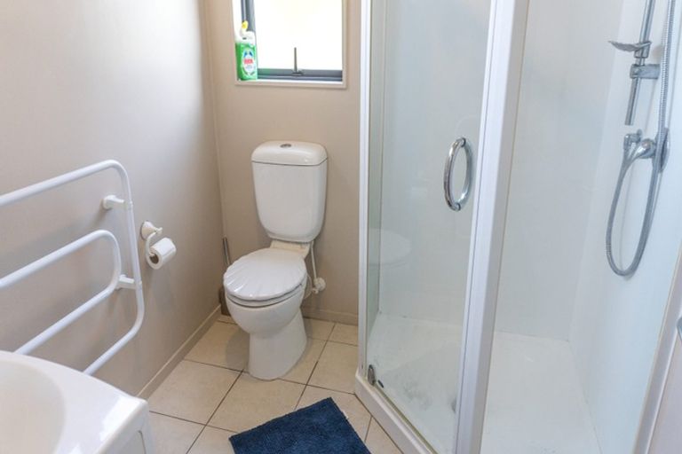 Photo of property in 5 Kaweka Close, Aotea, Porirua, 5024