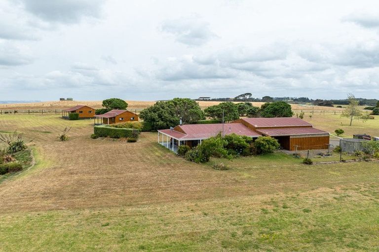 Photo of property in 986 Tinopai Road, Tinopai, Matakohe, 0593