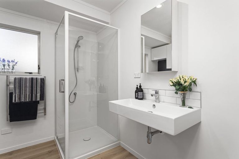 Photo of property in 18 Ian Marwick Place, Birkenhead, Auckland, 0626