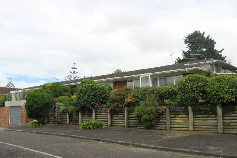 Photo of property in 3/1 De Val Drive, Titirangi, Auckland, 0604