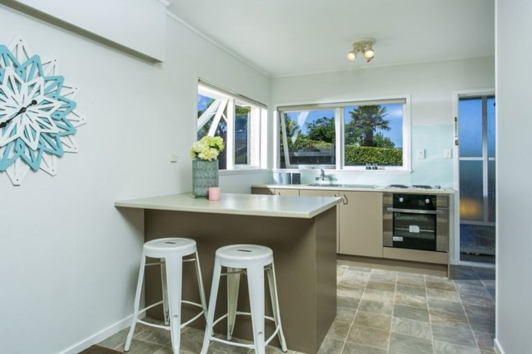 Photo of property in 1/9 Brunton Place, Glenfield, Auckland, 0629
