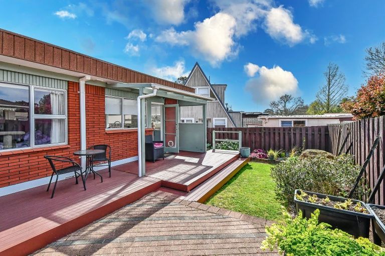 Photo of property in 8a Ashdown Place, Pahurehure, Papakura, 2113