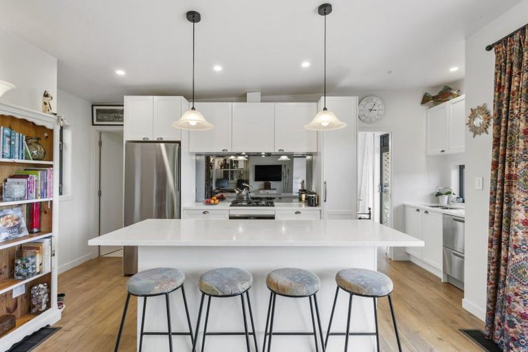 Photo of property in 5b Hobbs Road, Matakatia, Whangaparaoa, 0930