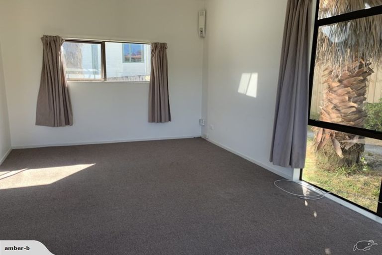 Photo of property in 18 Loughanure Place, Massey, Auckland, 0614