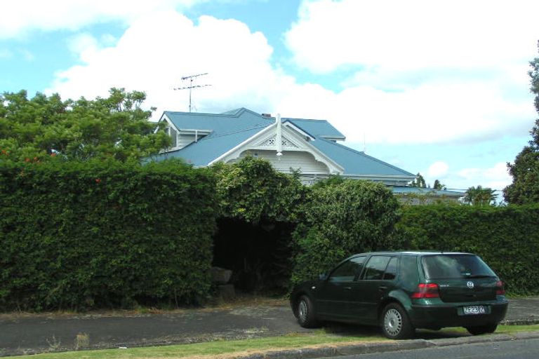 Photo of property in 27 Richmond Avenue, Northcote Point, Auckland, 0627
