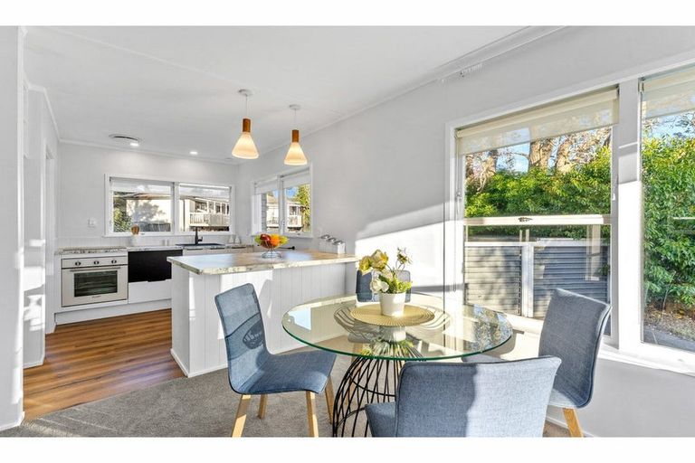 Photo of property in 2/13 Jonathan Place, Sunnynook, Auckland, 0620