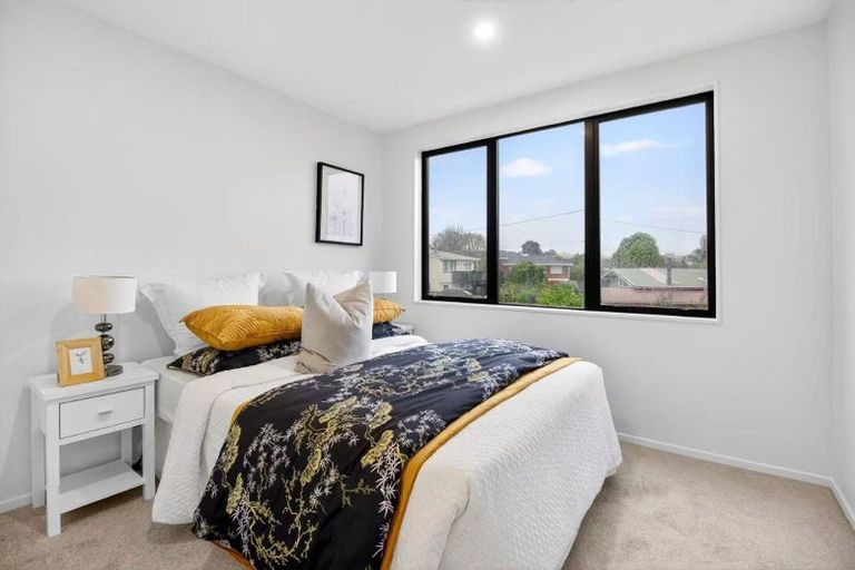 Photo of property in 121d Vodanovich Road, Te Atatu South, Auckland, 0610