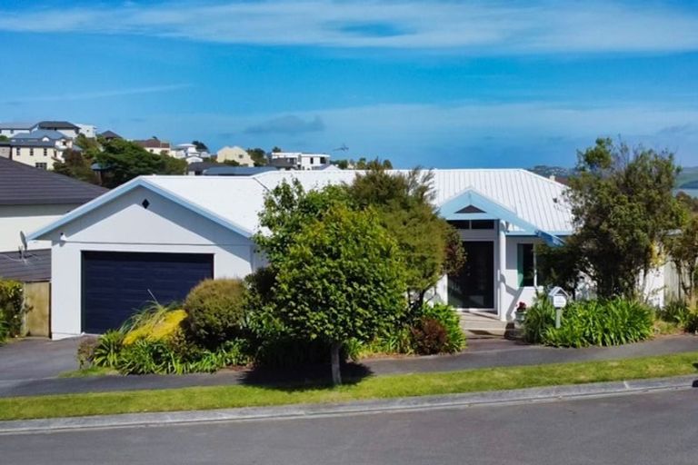 Photo of property in 39 Lanyon Place, Whitby, Porirua, 5024