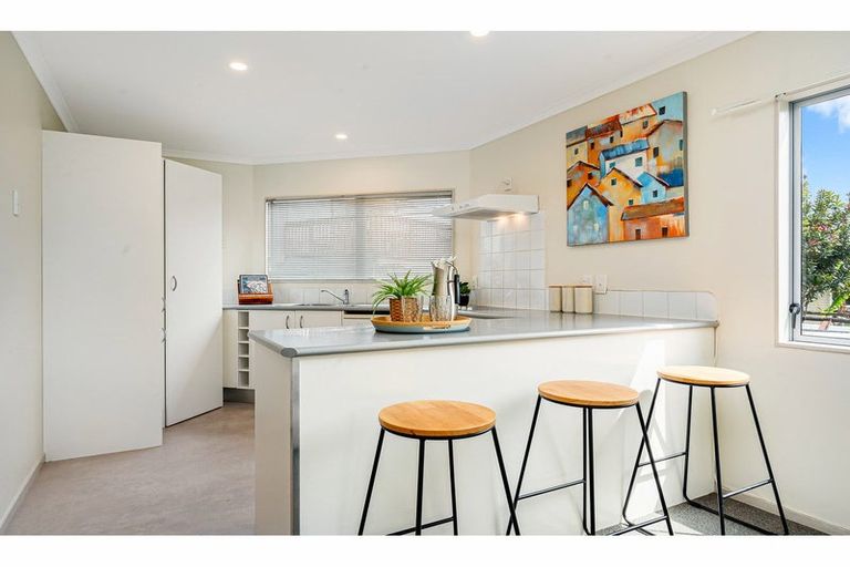 Photo of property in 62a Glendale Road, Glen Eden, Auckland, 0602