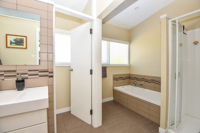 Photo of property in 22 Victoria Street, Carterton, 5713