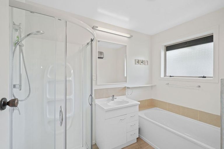 Photo of property in 28 Oldham Crescent, Halswell, Christchurch, 8025