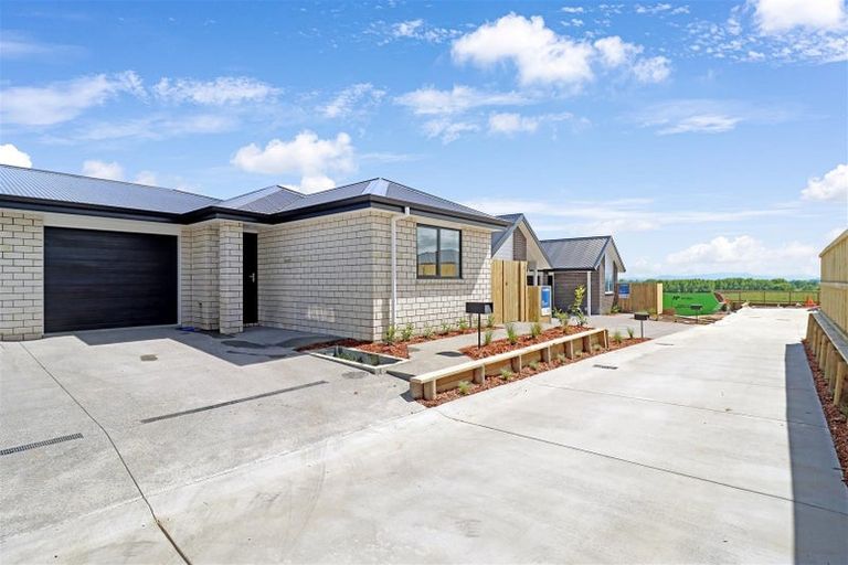 Photo of property in 43 Waruhia Crescent, Rototuna North, 3281