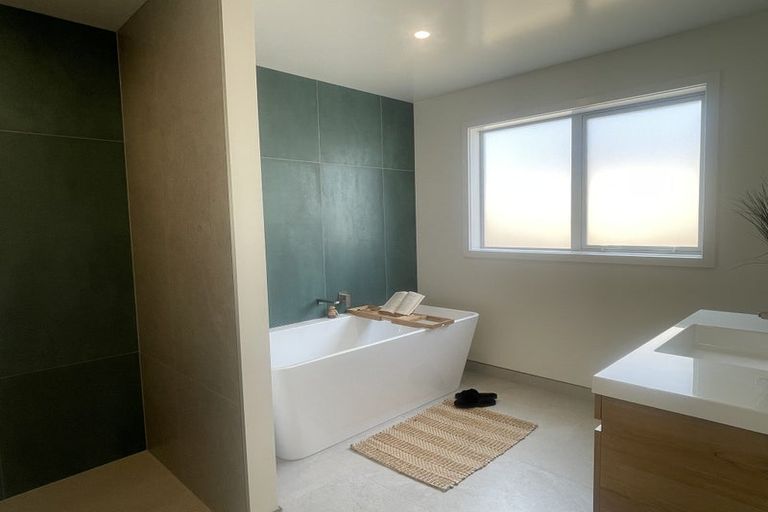 Photo of property in 94 Hugo Shaw Drive, Cambridge, 3434