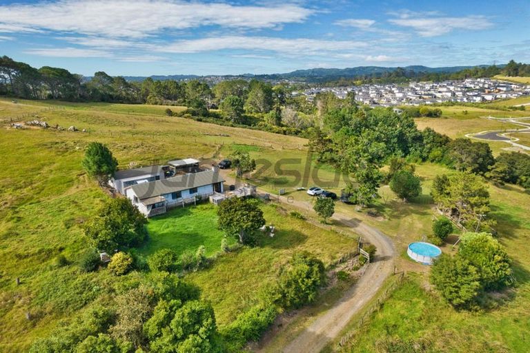 Photo of property in 136 Chamberlain Road, Massey, Auckland, 0614