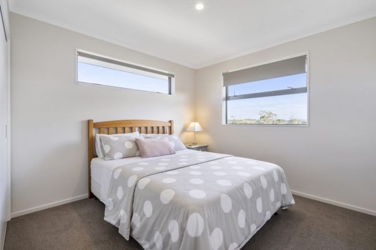 Photo of property in 12 Arbors Track, Silverdale, 0932