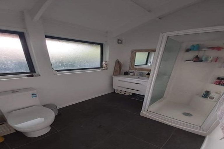 Photo of property in 24 Bedford Street, Northland, Wellington, 6012