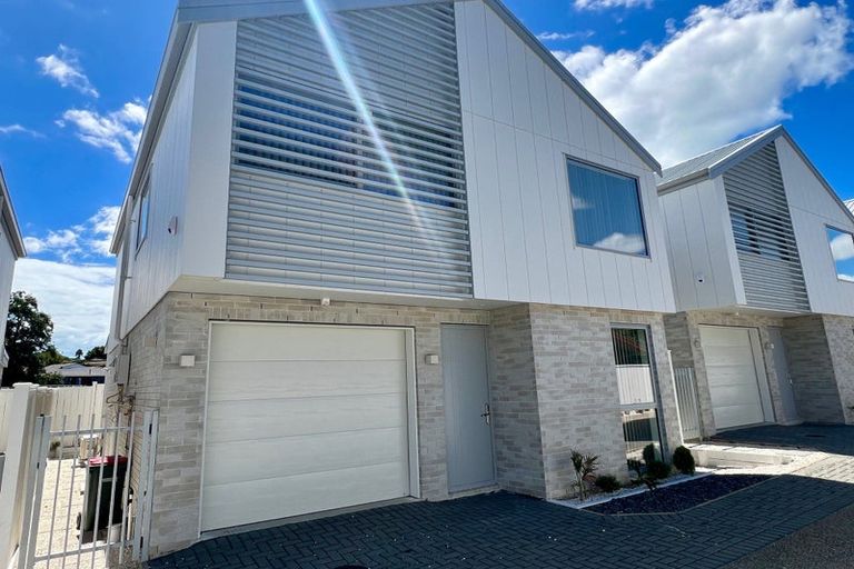 Photo of property in 109 Prince Regent Drive, Half Moon Bay, Auckland, 2012