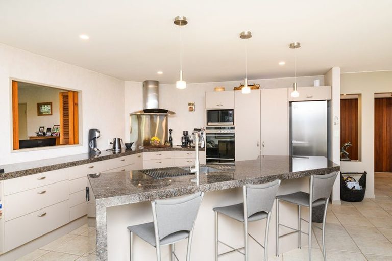 Photo of property in 4 The Strand, Fitzherbert, Palmerston North, 4410