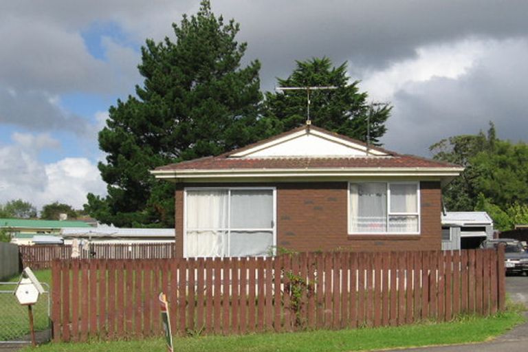 Photo of property in 4 Sabot Place, Massey, Auckland, 0614