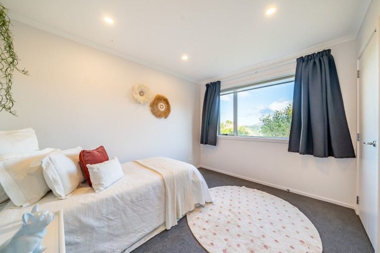 Photo of property in 42a Landsdowne Terrace, Karori, Wellington, 6012